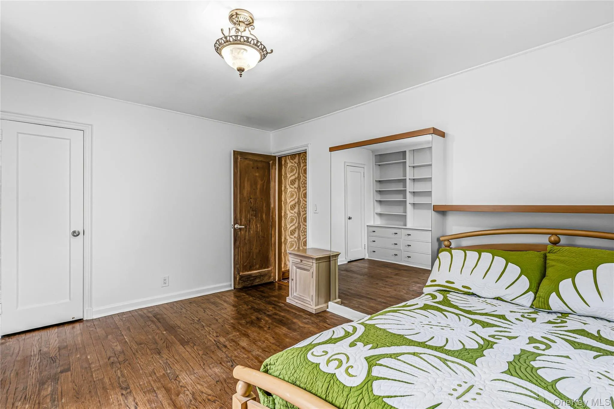 36 Strathmore Road, North Hempstead, NY, 3 Bedrooms Bedrooms, 11 Rooms Rooms,2 BathroomsBathrooms,Residential,For Rent,Strathmore,0,1015327 36 Strathmore Road, North Hempstead, NY, 3 Bedrooms Bedrooms, 11 Rooms Rooms,2 BathroomsBathrooms,Residential,For Rent,Strathmore,0,1015327