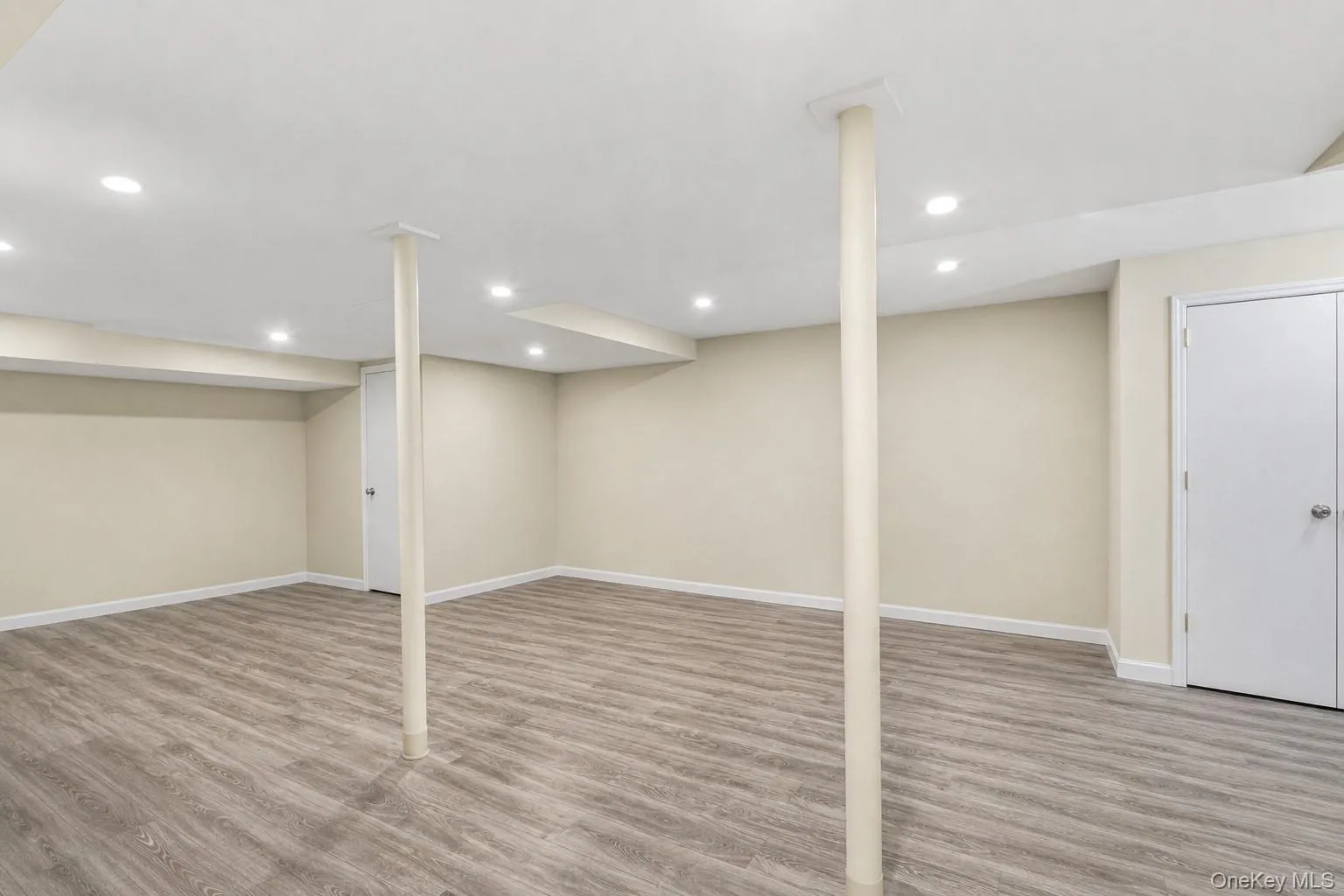 36 Strathmore Road, North Hempstead, NY, 3 Bedrooms Bedrooms, 11 Rooms Rooms,2 BathroomsBathrooms,Residential,For Rent,Strathmore,0,1015327 36 Strathmore Road, North Hempstead, NY, 3 Bedrooms Bedrooms, 11 Rooms Rooms,2 BathroomsBathrooms,Residential,For Rent,Strathmore,0,1015327