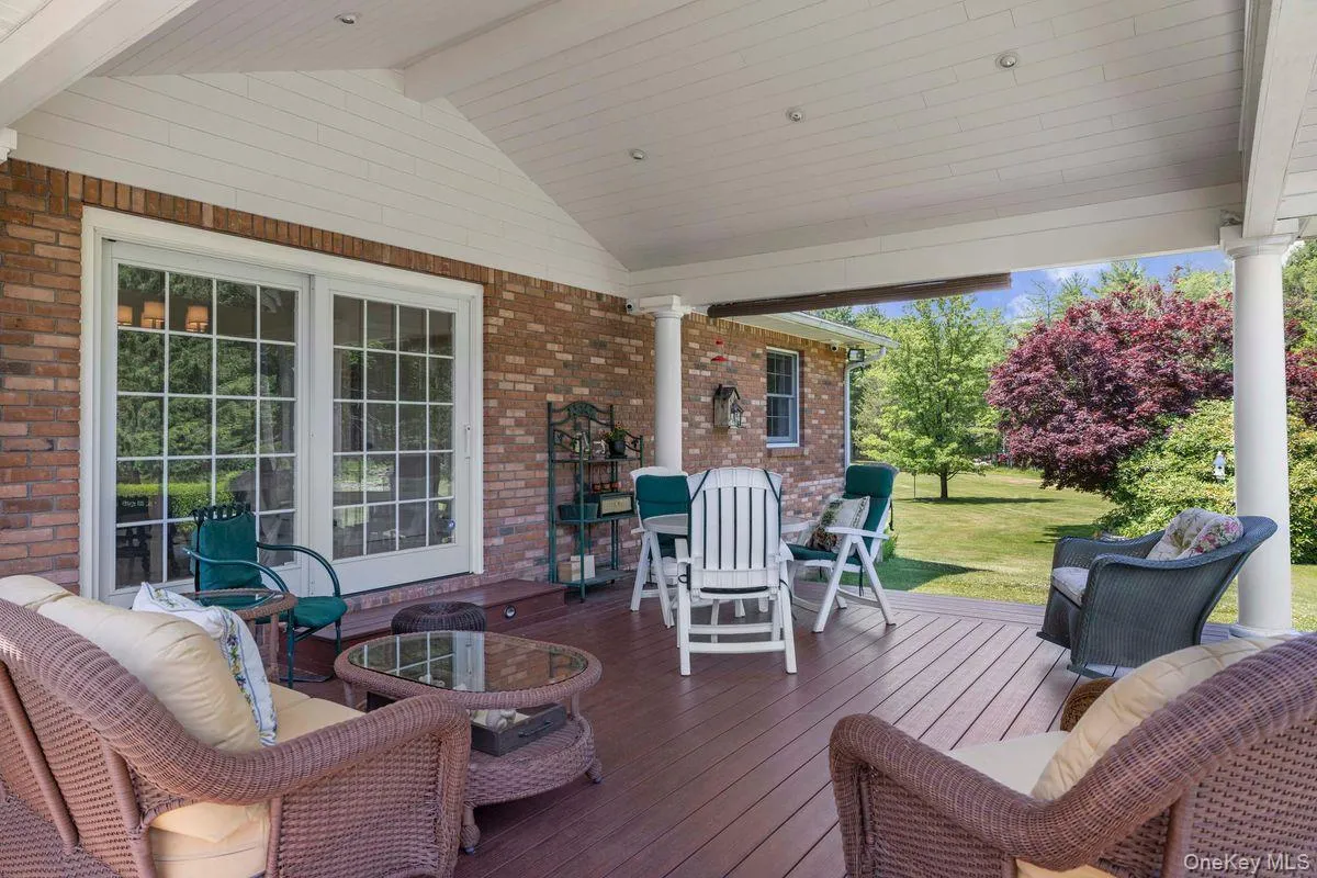 Easy Maintenance Timber Tech Decking in Pergola Easy Maintenance Timber Tech Decking in Pergola