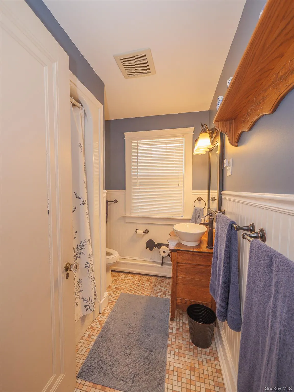 Full hall bath Full hall bath