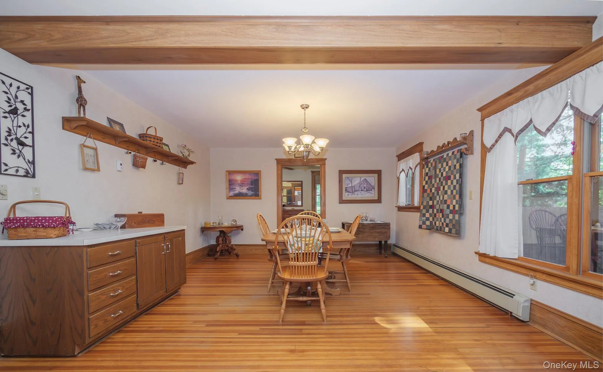 Lots of room for a large dining table Lots of room for a large dining table