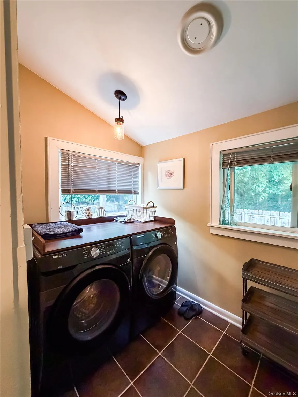 6 Henry Street, Poughkeepsie, NY, 2 Bedrooms Bedrooms, 5 Rooms Rooms,1 BathroomBathrooms,Residential Lease,For Rent,Henry,0,1015336 6 Henry Street, Poughkeepsie, NY, 2 Bedrooms Bedrooms, 5 Rooms Rooms,1 BathroomBathrooms,Residential Lease,For Rent,Henry,0,1015336