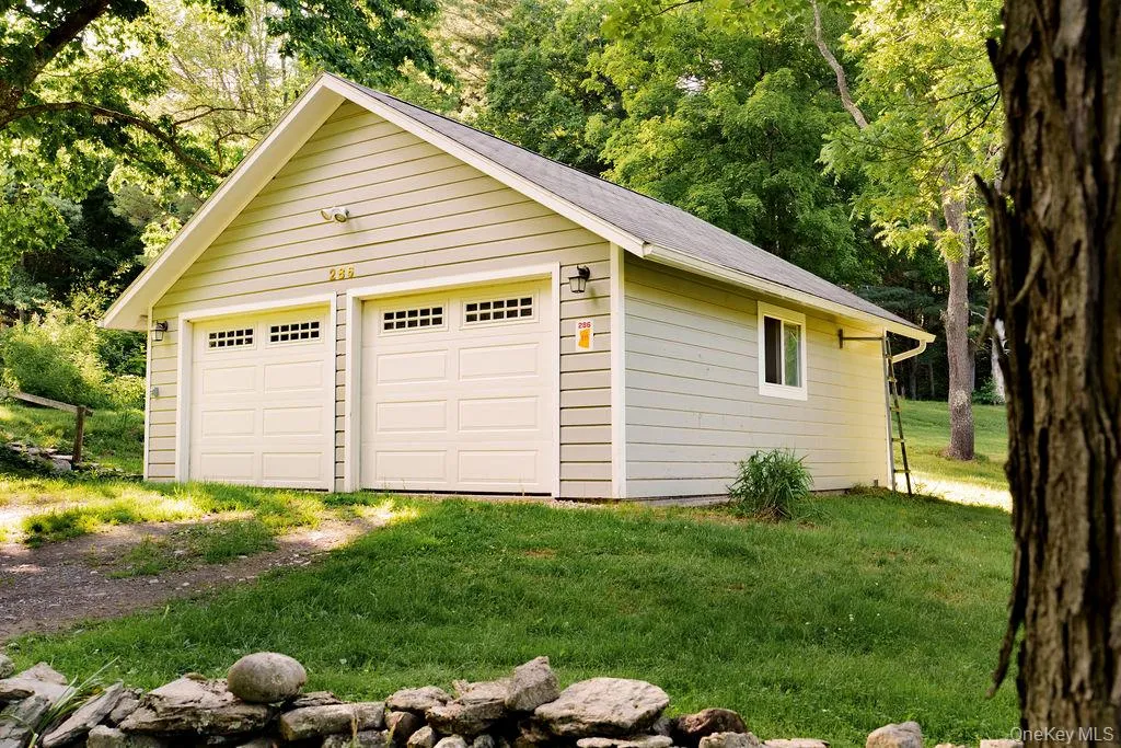 Spacious 2-car detached garage. Spacious 2-car detached garage.