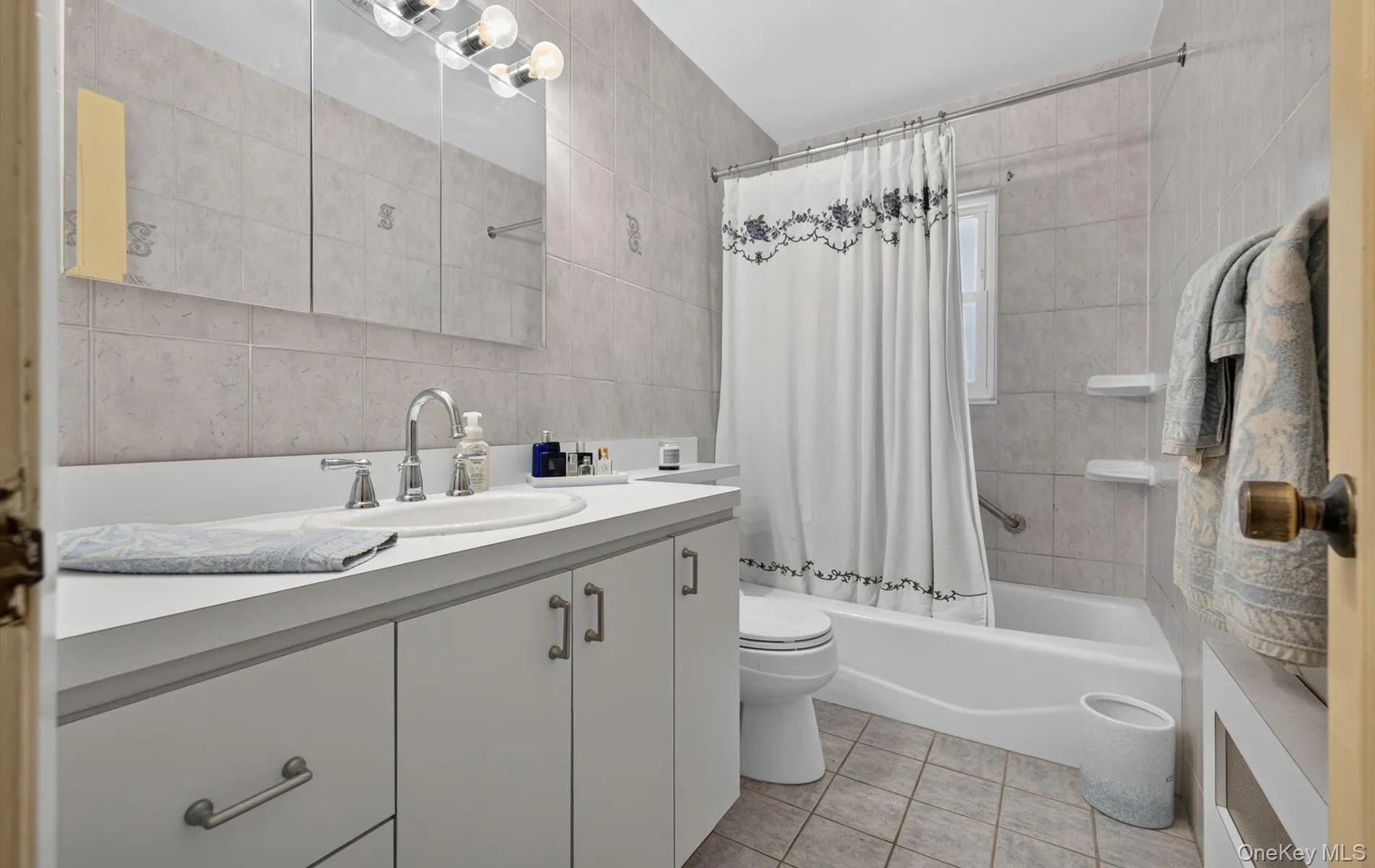 31 Irene Lane, Oyster Bay, NY, 3 Bedrooms Bedrooms, 7 Rooms Rooms,3 BathroomsBathrooms,Residential,For Rent,Irene,0,1015350 31 Irene Lane, Oyster Bay, NY, 3 Bedrooms Bedrooms, 7 Rooms Rooms,3 BathroomsBathrooms,Residential,For Rent,Irene,0,1015350