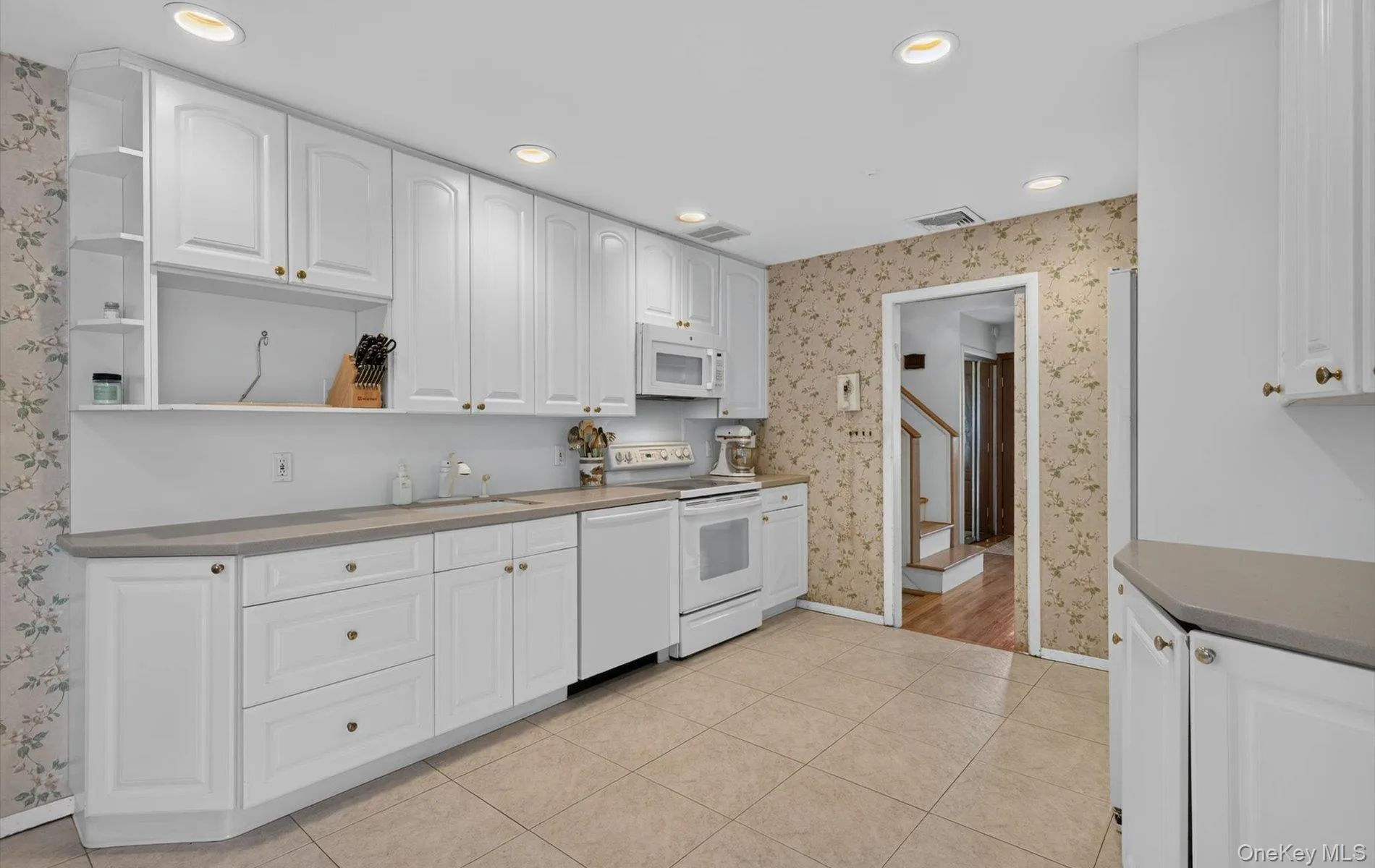 31 Irene Lane, Oyster Bay, NY, 3 Bedrooms Bedrooms, 7 Rooms Rooms,3 BathroomsBathrooms,Residential,For Rent,Irene,0,1015350 31 Irene Lane, Oyster Bay, NY, 3 Bedrooms Bedrooms, 7 Rooms Rooms,3 BathroomsBathrooms,Residential,For Rent,Irene,0,1015350