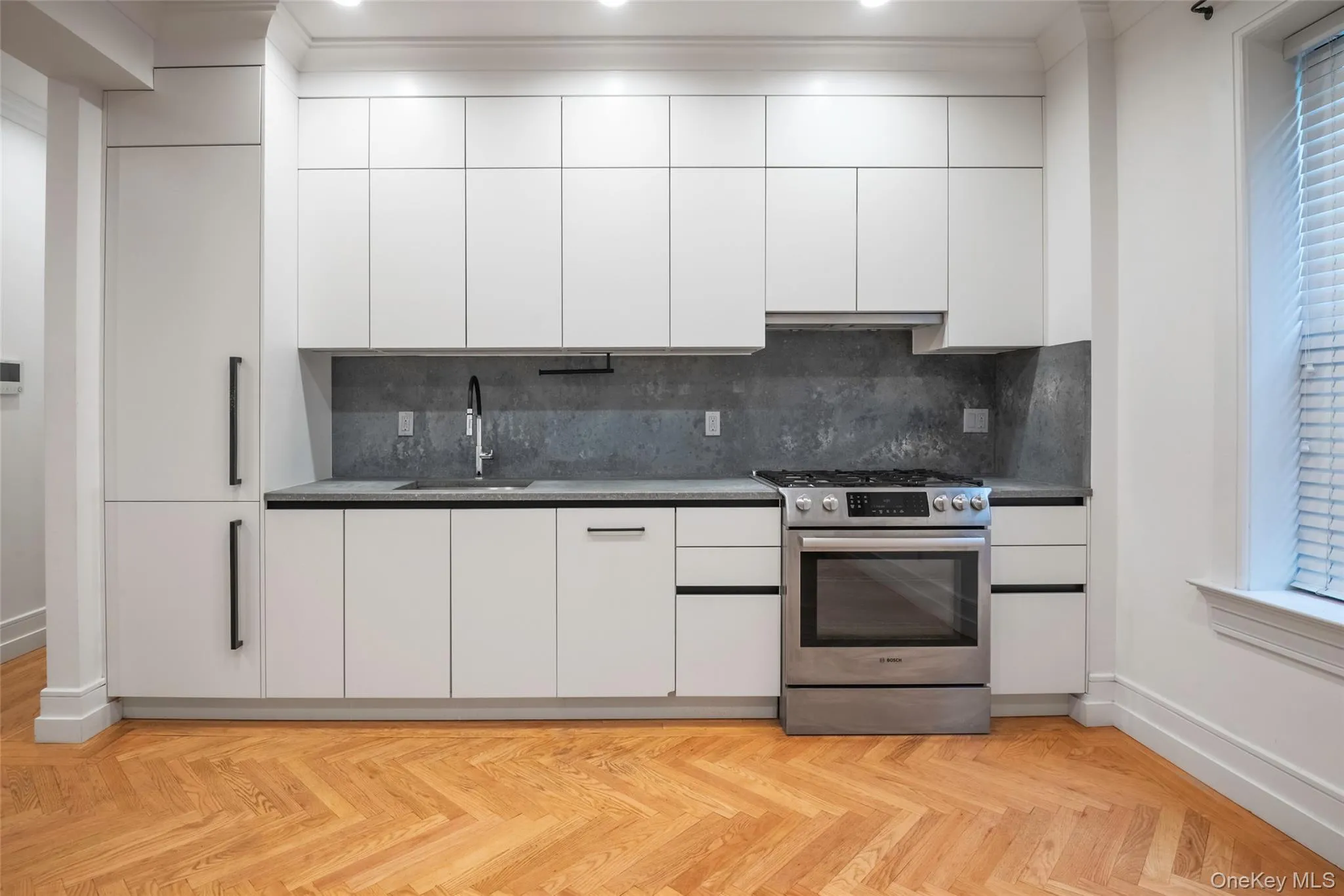 24-51 38TH Street, New York, NY, 2 Bedrooms Bedrooms, 3 Rooms Rooms,1 BathroomBathrooms,Residential Lease,For Rent,38TH,0,1015351 24-51 38TH Street, New York, NY, 2 Bedrooms Bedrooms, 3 Rooms Rooms,1 BathroomBathrooms,Residential Lease,For Rent,38TH,0,1015351