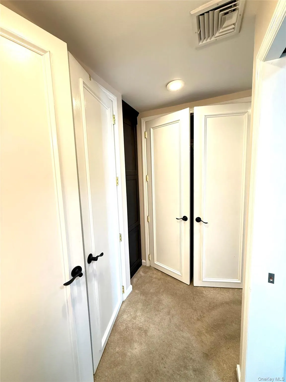 1305 Gotham Court, Smithtown, NY, 2 Bedrooms Bedrooms, 4 Rooms Rooms,1 BathroomBathrooms,Residential,For Rent,Gotham,0,KEY1015354 1305 Gotham Court, Smithtown, NY, 2 Bedrooms Bedrooms, 4 Rooms Rooms,1 BathroomBathrooms,Residential,For Rent,Gotham,0,KEY1015354
