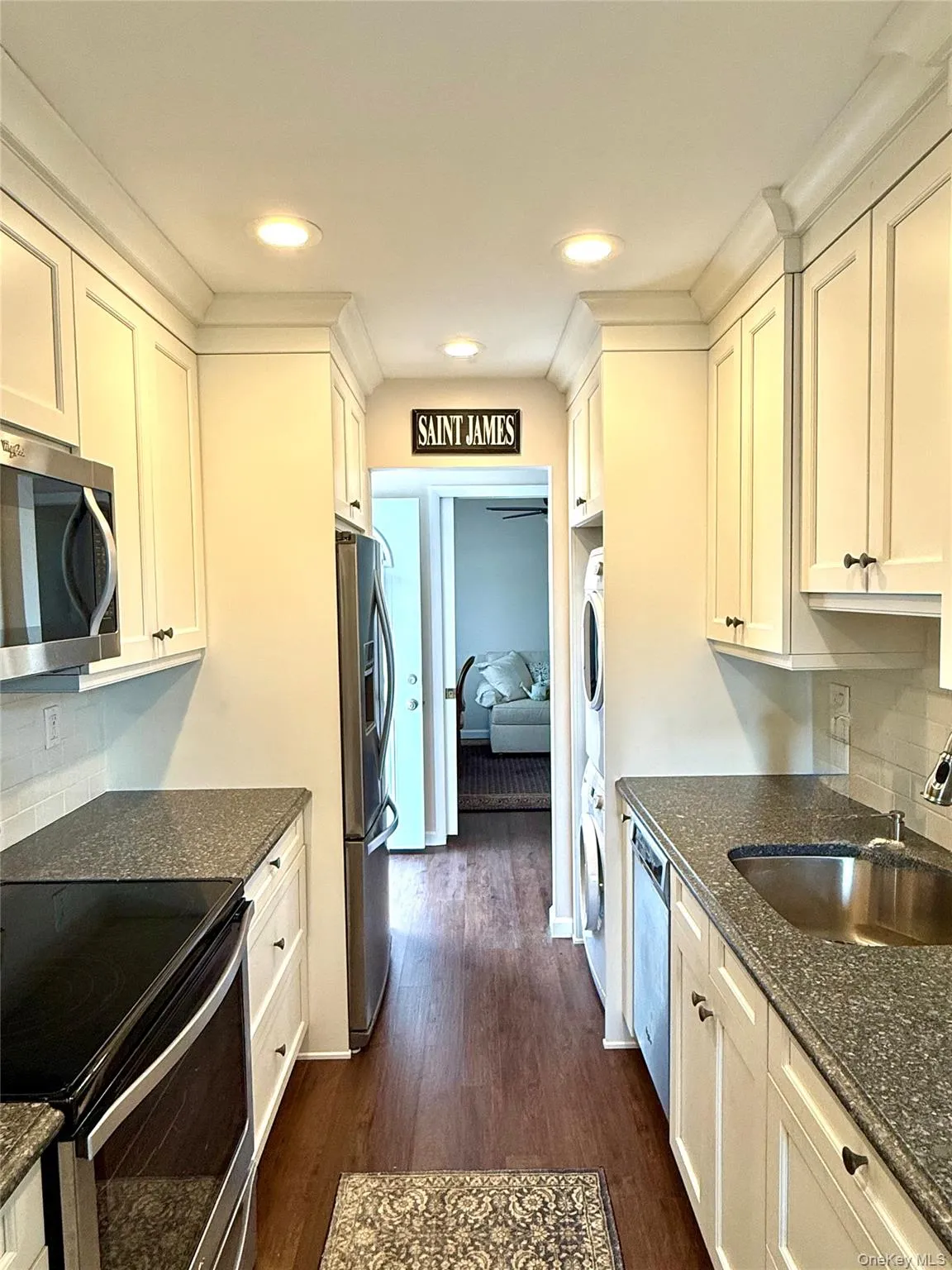 1305 Gotham Court, Smithtown, NY, 2 Bedrooms Bedrooms, 4 Rooms Rooms,1 BathroomBathrooms,Residential,For Rent,Gotham,0,1015354 1305 Gotham Court, Smithtown, NY, 2 Bedrooms Bedrooms, 4 Rooms Rooms,1 BathroomBathrooms,Residential,For Rent,Gotham,0,1015354