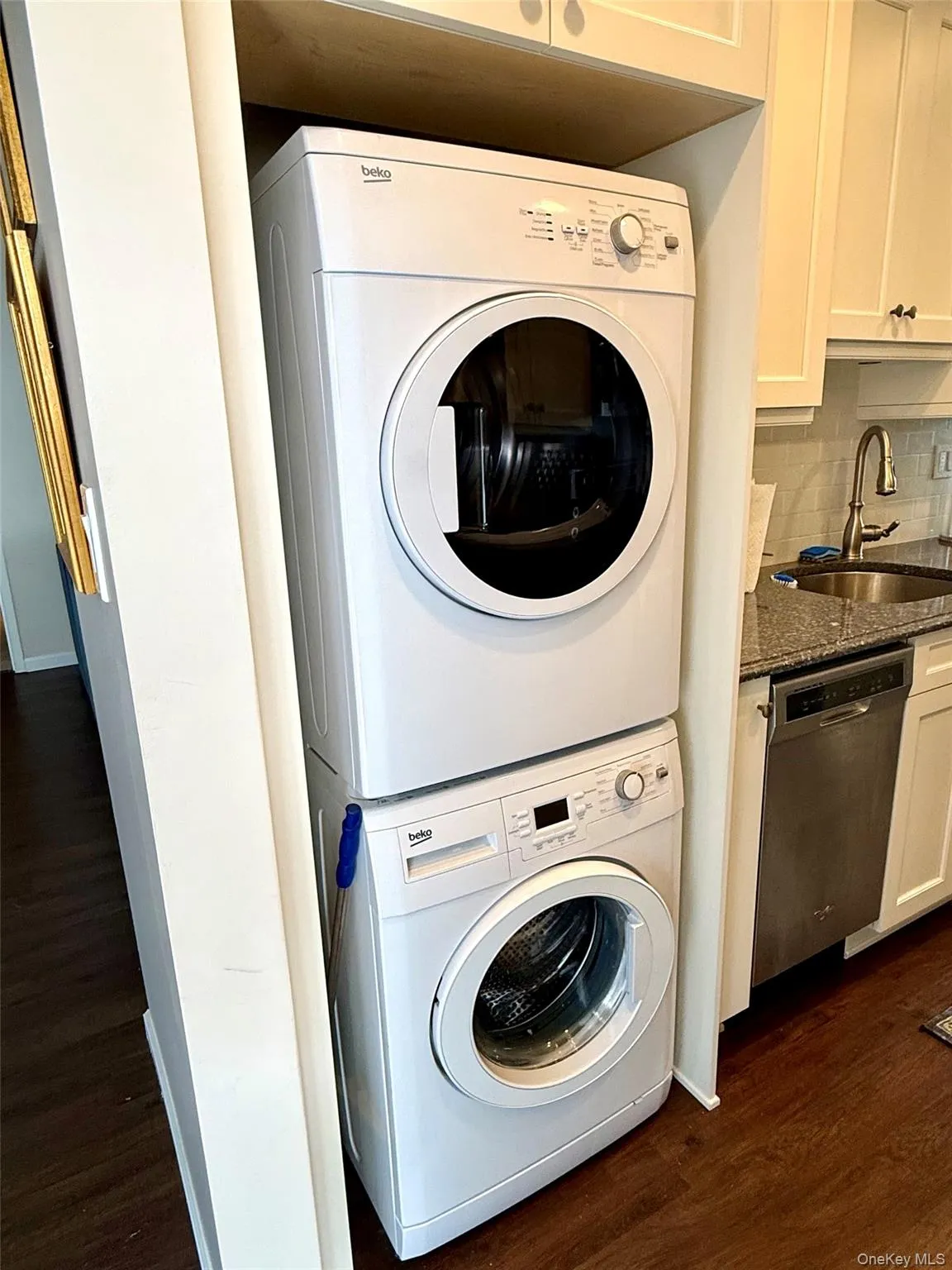 1305 Gotham Court, Smithtown, NY, 2 Bedrooms Bedrooms, 4 Rooms Rooms,1 BathroomBathrooms,Residential,For Rent,Gotham,0,KEY1015354 1305 Gotham Court, Smithtown, NY, 2 Bedrooms Bedrooms, 4 Rooms Rooms,1 BathroomBathrooms,Residential,For Rent,Gotham,0,KEY1015354