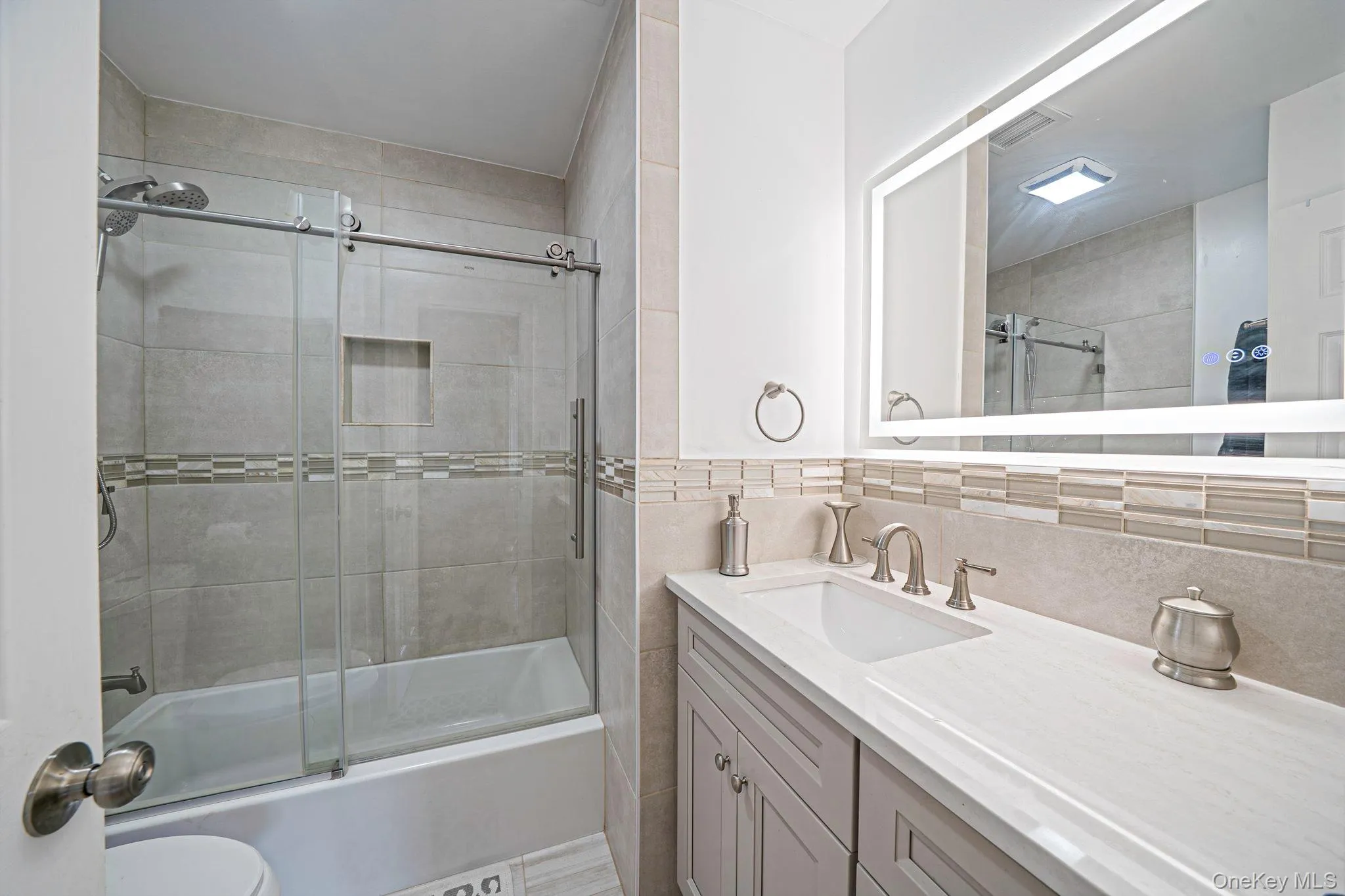 7 Somerset Street, Brookhaven, NY, 3 Bedrooms Bedrooms, 8 Rooms Rooms,3 BathroomsBathrooms,Residential,For Rent,Somerset,0,1015360 7 Somerset Street, Brookhaven, NY, 3 Bedrooms Bedrooms, 8 Rooms Rooms,3 BathroomsBathrooms,Residential,For Rent,Somerset,0,1015360