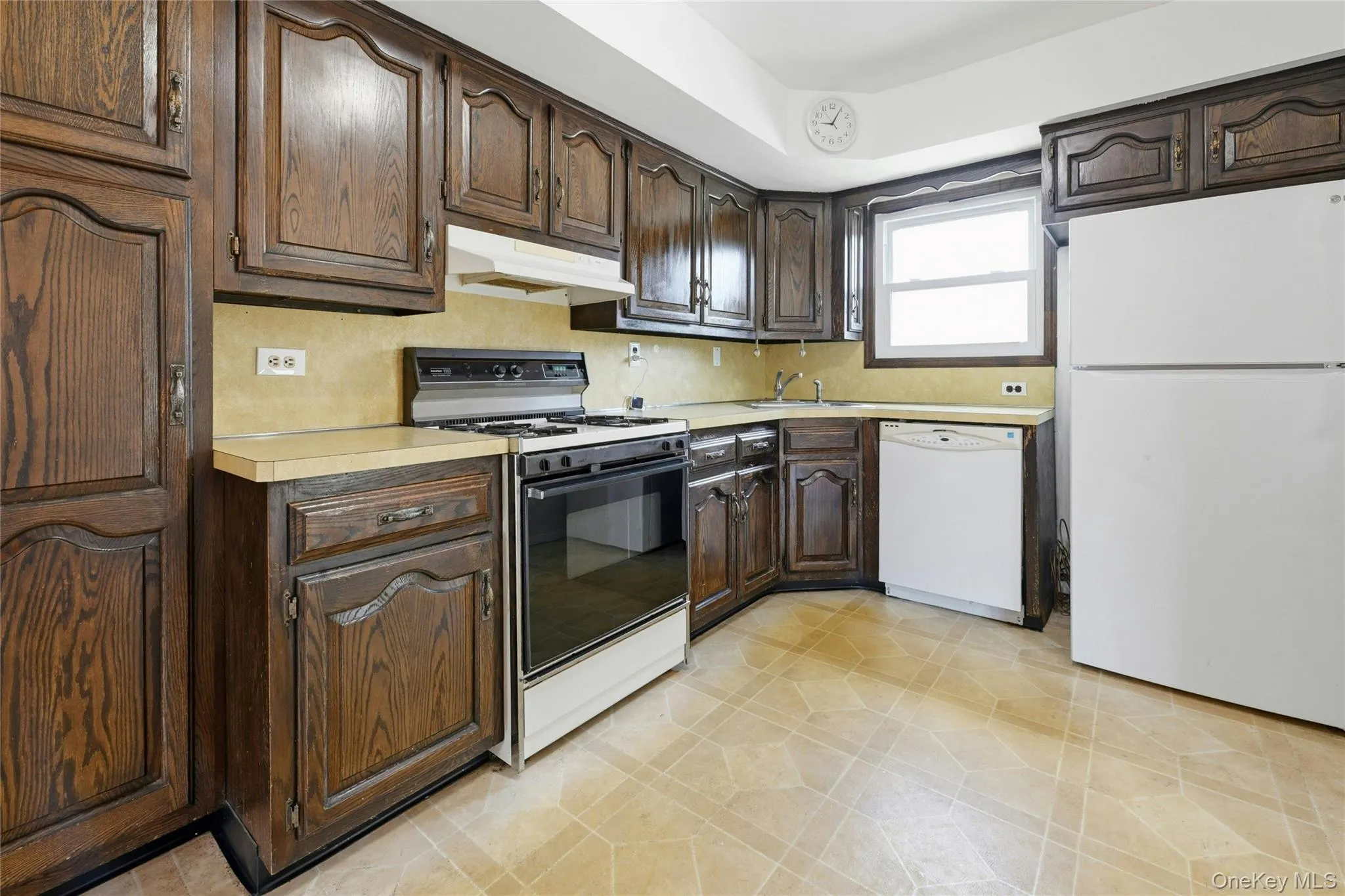 69 Valentine Avenue, Huntington, NY, 5 Bedrooms Bedrooms, 10 Rooms Rooms,2 BathroomsBathrooms,Residential,For Rent,Valentine,0,1015362 69 Valentine Avenue, Huntington, NY, 5 Bedrooms Bedrooms, 10 Rooms Rooms,2 BathroomsBathrooms,Residential,For Rent,Valentine,0,1015362