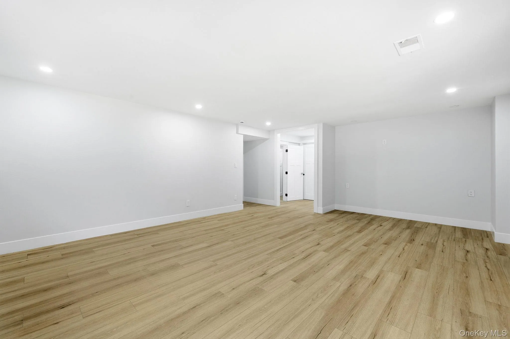 Recreation room, direct access to the back yard Recreation room, direct access to the back yard