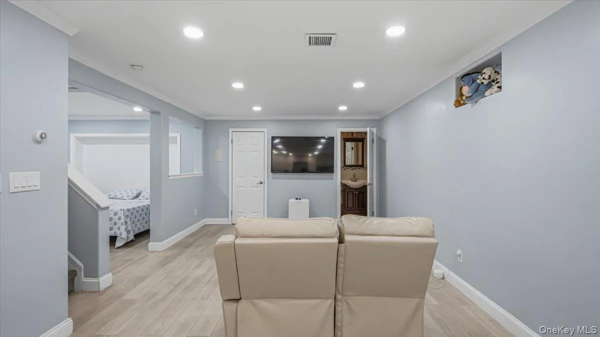 16 English Ivy Lane, Brookhaven, NY, 5 Bedrooms Bedrooms, 9 Rooms Rooms,4 BathroomsBathrooms,Residential,For Rent,English Ivy,0,1015366 16 English Ivy Lane, Brookhaven, NY, 5 Bedrooms Bedrooms, 9 Rooms Rooms,4 BathroomsBathrooms,Residential,For Rent,English Ivy,0,1015366