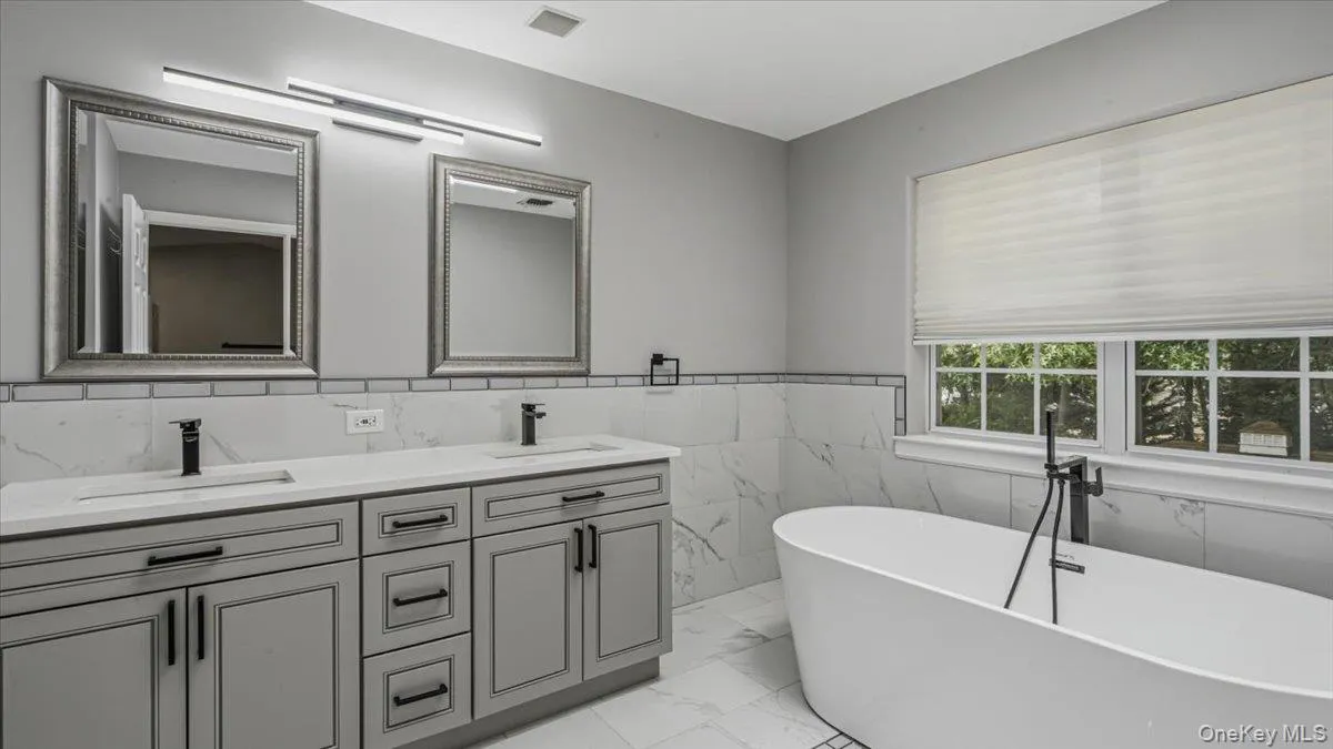 16 English Ivy Lane, Brookhaven, NY, 5 Bedrooms Bedrooms, 9 Rooms Rooms,4 BathroomsBathrooms,Residential,For Rent,English Ivy,0,1015366 16 English Ivy Lane, Brookhaven, NY, 5 Bedrooms Bedrooms, 9 Rooms Rooms,4 BathroomsBathrooms,Residential,For Rent,English Ivy,0,1015366