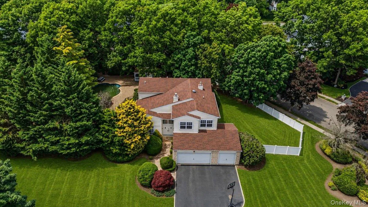 16 English Ivy Lane, Brookhaven, NY, 5 Bedrooms Bedrooms, 9 Rooms Rooms,4 BathroomsBathrooms,Residential,For Rent,English Ivy,0,1015366 16 English Ivy Lane, Brookhaven, NY, 5 Bedrooms Bedrooms, 9 Rooms Rooms,4 BathroomsBathrooms,Residential,For Rent,English Ivy,0,1015366