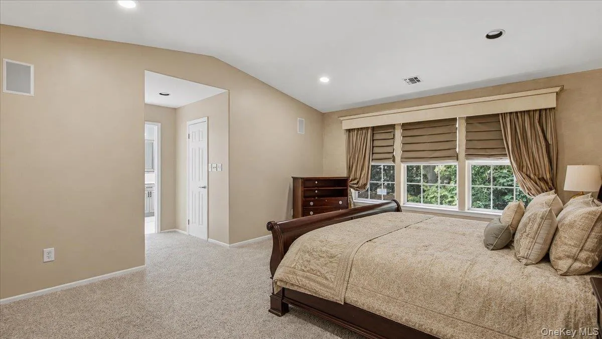 16 English Ivy Lane, Brookhaven, NY, 5 Bedrooms Bedrooms, 9 Rooms Rooms,4 BathroomsBathrooms,Residential,For Rent,English Ivy,0,1015366 16 English Ivy Lane, Brookhaven, NY, 5 Bedrooms Bedrooms, 9 Rooms Rooms,4 BathroomsBathrooms,Residential,For Rent,English Ivy,0,1015366