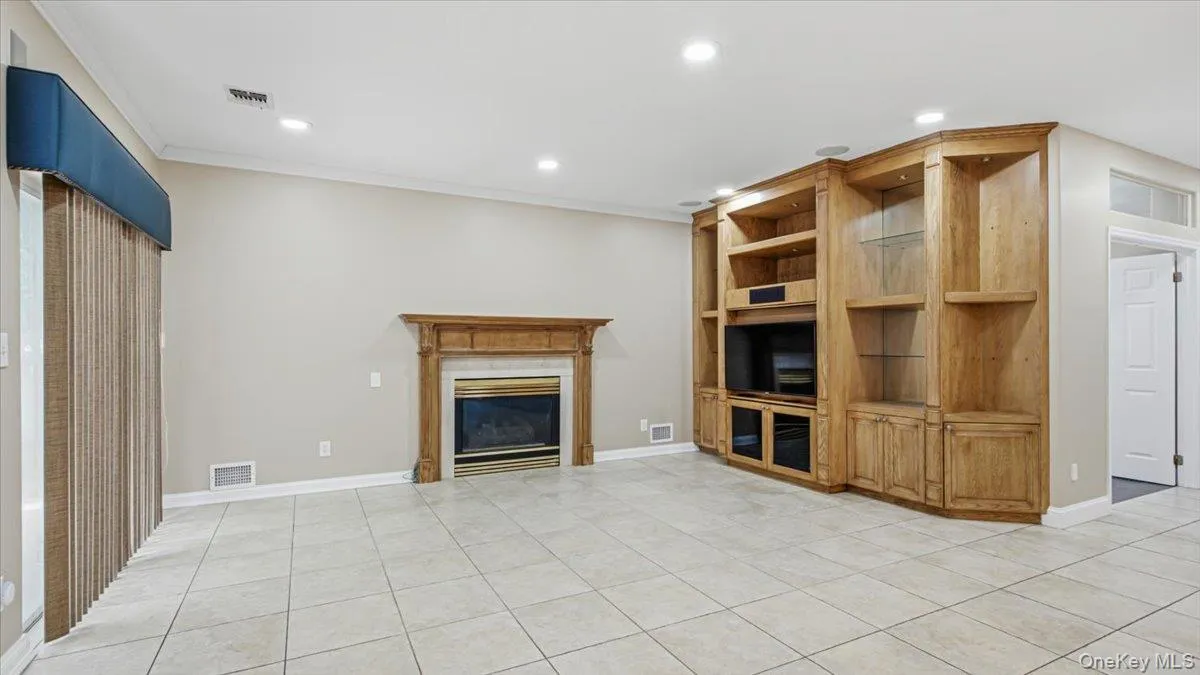 16 English Ivy Lane, Brookhaven, NY, 5 Bedrooms Bedrooms, 9 Rooms Rooms,4 BathroomsBathrooms,Residential,For Rent,English Ivy,0,1015366 16 English Ivy Lane, Brookhaven, NY, 5 Bedrooms Bedrooms, 9 Rooms Rooms,4 BathroomsBathrooms,Residential,For Rent,English Ivy,0,1015366