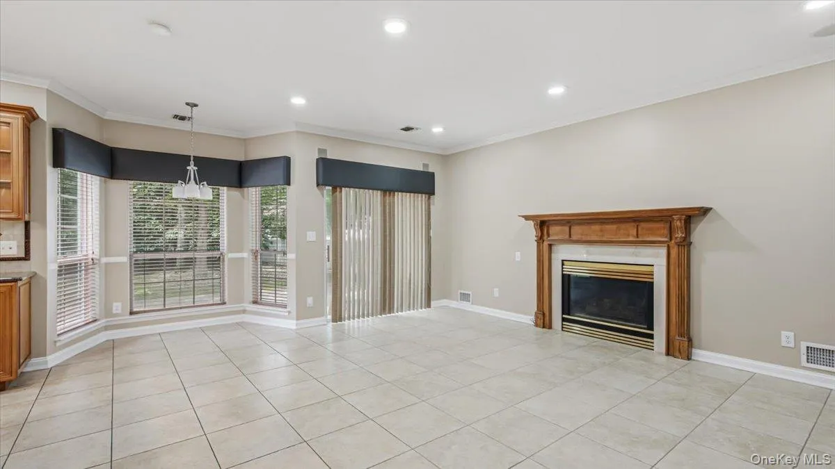 16 English Ivy Lane, Brookhaven, NY, 5 Bedrooms Bedrooms, 9 Rooms Rooms,4 BathroomsBathrooms,Residential,For Rent,English Ivy,0,1015366 16 English Ivy Lane, Brookhaven, NY, 5 Bedrooms Bedrooms, 9 Rooms Rooms,4 BathroomsBathrooms,Residential,For Rent,English Ivy,0,1015366