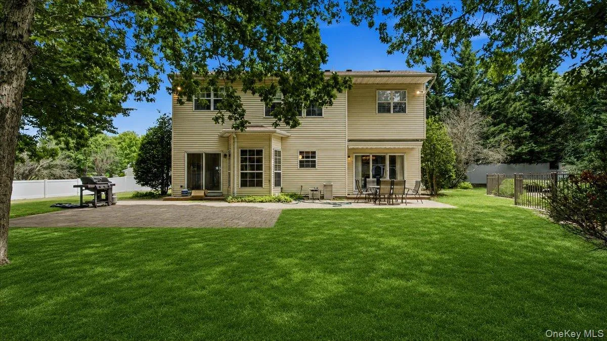 16 English Ivy Lane, Brookhaven, NY, 5 Bedrooms Bedrooms, 9 Rooms Rooms,4 BathroomsBathrooms,Residential,For Rent,English Ivy,0,1015366 16 English Ivy Lane, Brookhaven, NY, 5 Bedrooms Bedrooms, 9 Rooms Rooms,4 BathroomsBathrooms,Residential,For Rent,English Ivy,0,1015366