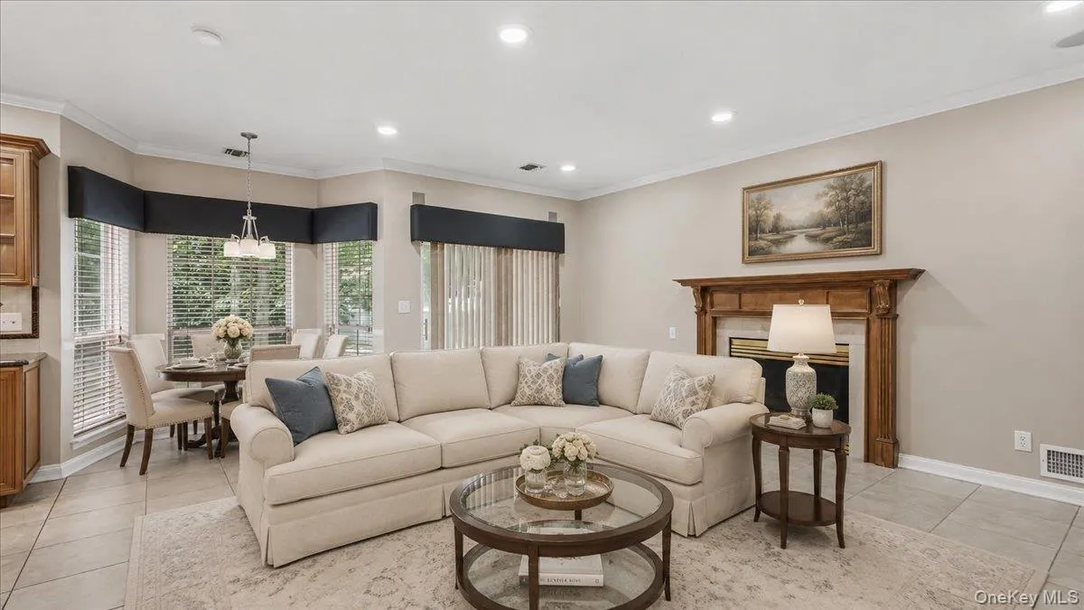 16 English Ivy Lane, Brookhaven, NY, 5 Bedrooms Bedrooms, 9 Rooms Rooms,4 BathroomsBathrooms,Residential,For Rent,English Ivy,0,1015366 16 English Ivy Lane, Brookhaven, NY, 5 Bedrooms Bedrooms, 9 Rooms Rooms,4 BathroomsBathrooms,Residential,For Rent,English Ivy,0,1015366