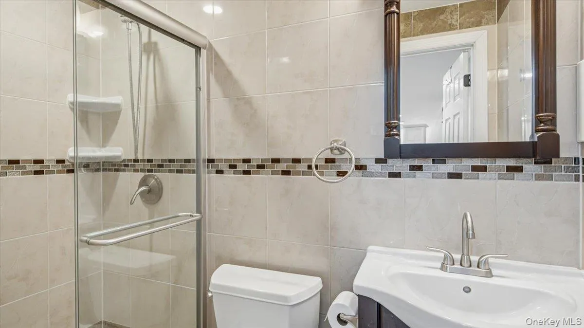16 English Ivy Lane, Brookhaven, NY, 5 Bedrooms Bedrooms, 9 Rooms Rooms,4 BathroomsBathrooms,Residential,For Rent,English Ivy,0,1015366 16 English Ivy Lane, Brookhaven, NY, 5 Bedrooms Bedrooms, 9 Rooms Rooms,4 BathroomsBathrooms,Residential,For Rent,English Ivy,0,1015366
