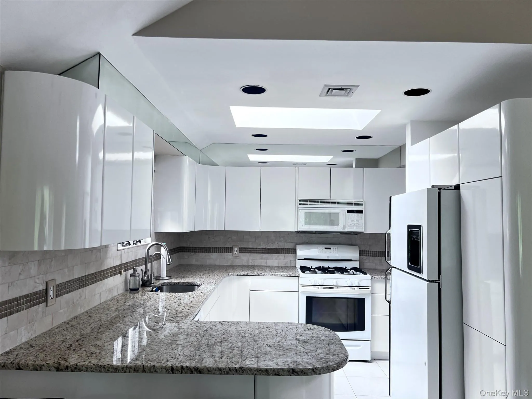 5710 253rd Street, New York, NY, 3 Bedrooms Bedrooms, 7 Rooms Rooms,1 BathroomBathrooms,Residential Lease,For Rent,253rd,0,1015369 5710 253rd Street, New York, NY, 3 Bedrooms Bedrooms, 7 Rooms Rooms,1 BathroomBathrooms,Residential Lease,For Rent,253rd,0,1015369
