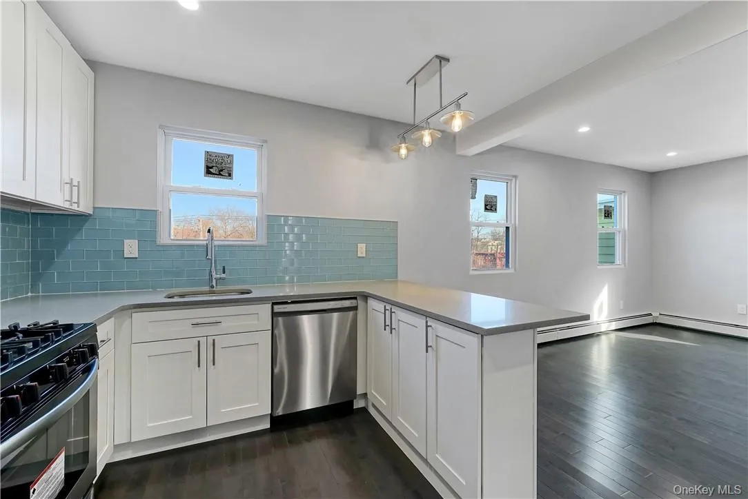 173 Washington Street, Mount Vernon, NY, 3 Bedrooms Bedrooms, 7 Rooms Rooms,2 BathroomsBathrooms,Residential Lease,For Rent,Washington,0,1015371 173 Washington Street, Mount Vernon, NY, 3 Bedrooms Bedrooms, 7 Rooms Rooms,2 BathroomsBathrooms,Residential Lease,For Rent,Washington,0,1015371