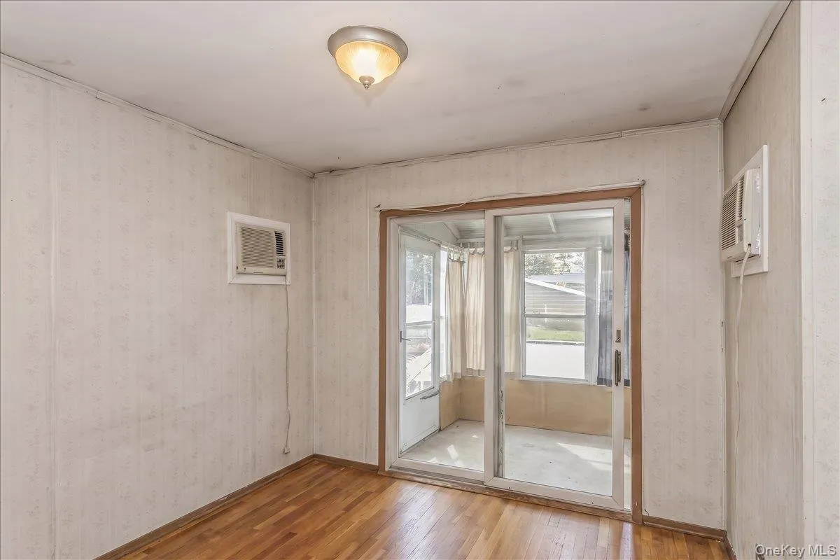 42 Larch Street, Oyster Bay, NY, 4 Bedrooms Bedrooms, 7 Rooms Rooms,2 BathroomsBathrooms,Residential,For Rent,Larch,0,KEY1015377 42 Larch Street, Oyster Bay, NY, 4 Bedrooms Bedrooms, 7 Rooms Rooms,2 BathroomsBathrooms,Residential,For Rent,Larch,0,KEY1015377