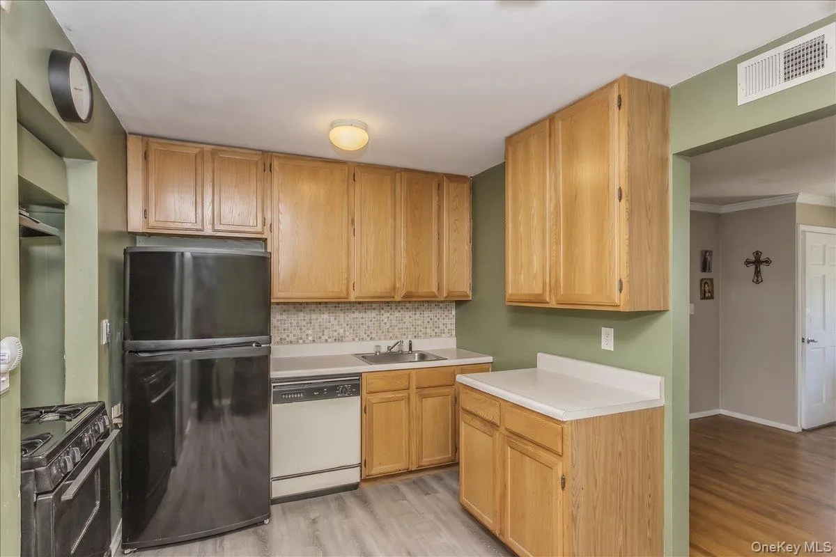 42 Larch Street, Oyster Bay, NY, 4 Bedrooms Bedrooms, 7 Rooms Rooms,2 BathroomsBathrooms,Residential,For Rent,Larch,0,KEY1015377 42 Larch Street, Oyster Bay, NY, 4 Bedrooms Bedrooms, 7 Rooms Rooms,2 BathroomsBathrooms,Residential,For Rent,Larch,0,KEY1015377