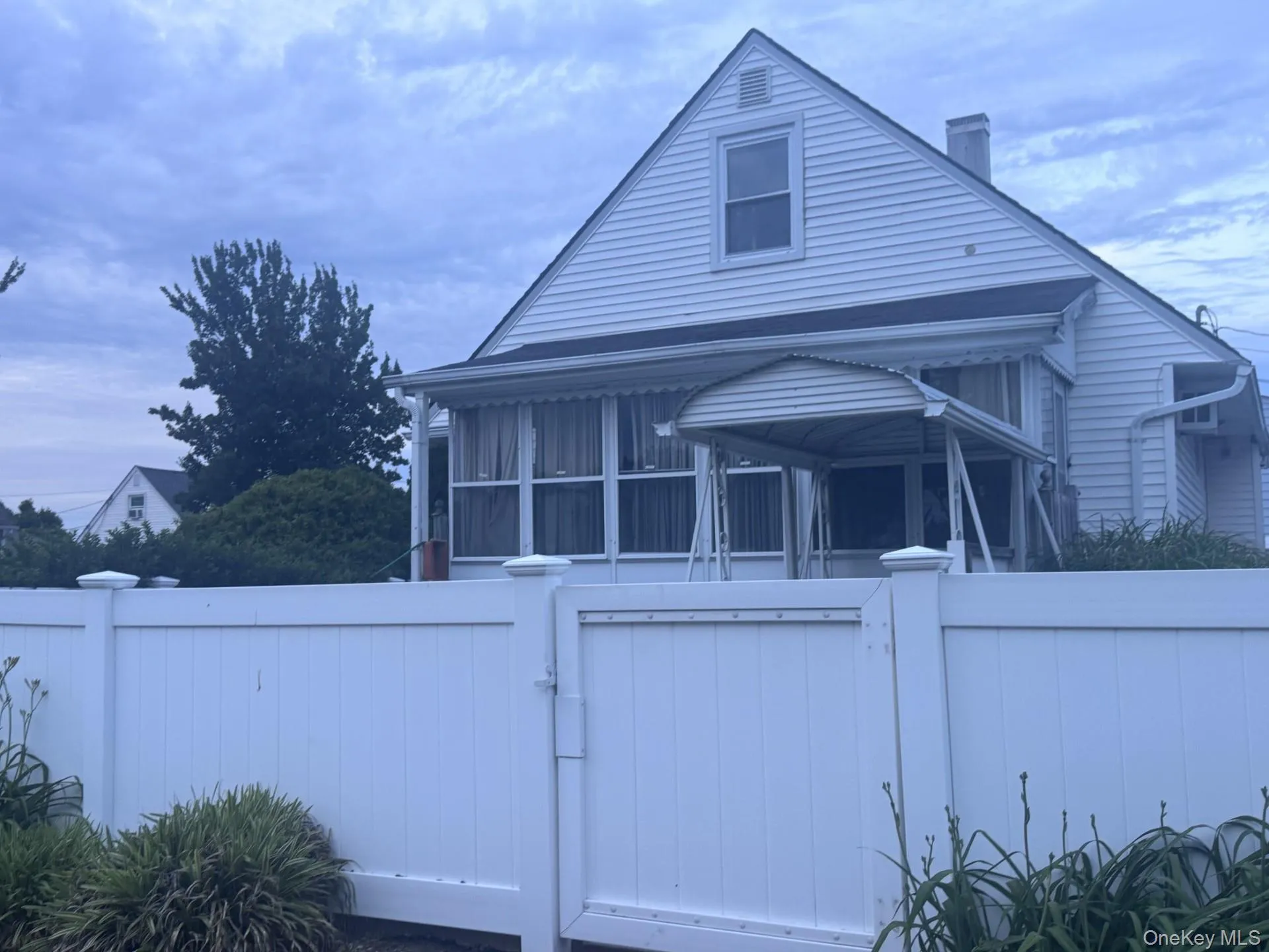 42 Larch Street, Oyster Bay, NY, 4 Bedrooms Bedrooms, 7 Rooms Rooms,2 BathroomsBathrooms,Residential,For Rent,Larch,0,1015377 42 Larch Street, Oyster Bay, NY, 4 Bedrooms Bedrooms, 7 Rooms Rooms,2 BathroomsBathrooms,Residential,For Rent,Larch,0,1015377
