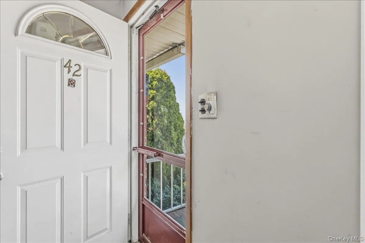 42 Larch Street, Oyster Bay, NY, 4 Bedrooms Bedrooms, 7 Rooms Rooms,2 BathroomsBathrooms,Residential,For Rent,Larch,0,KEY1015377 42 Larch Street, Oyster Bay, NY, 4 Bedrooms Bedrooms, 7 Rooms Rooms,2 BathroomsBathrooms,Residential,For Rent,Larch,0,KEY1015377