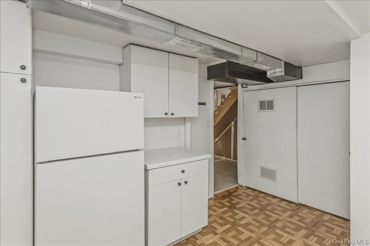 42 Larch Street, Oyster Bay, NY, 4 Bedrooms Bedrooms, 7 Rooms Rooms,2 BathroomsBathrooms,Residential,For Rent,Larch,0,KEY1015377 42 Larch Street, Oyster Bay, NY, 4 Bedrooms Bedrooms, 7 Rooms Rooms,2 BathroomsBathrooms,Residential,For Rent,Larch,0,KEY1015377