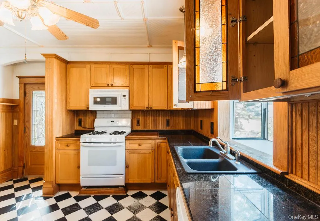 54 Linderman Avenue, Kingston, NY, 4 Bedrooms Bedrooms, 8 Rooms Rooms,2 BathroomsBathrooms,Residential,For Rent,Linderman,0,1015394 54 Linderman Avenue, Kingston, NY, 4 Bedrooms Bedrooms, 8 Rooms Rooms,2 BathroomsBathrooms,Residential,For Rent,Linderman,0,1015394