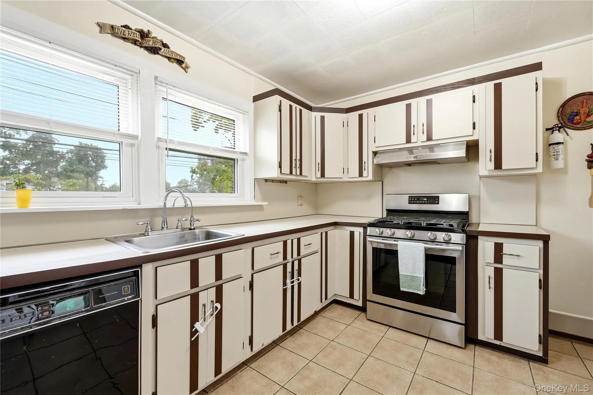 39 Church Street, Islip, NY, 5 Bedrooms Bedrooms, 10 Rooms Rooms,2 BathroomsBathrooms,Residential,For Rent,Church,0,1015406 39 Church Street, Islip, NY, 5 Bedrooms Bedrooms, 10 Rooms Rooms,2 BathroomsBathrooms,Residential,For Rent,Church,0,1015406