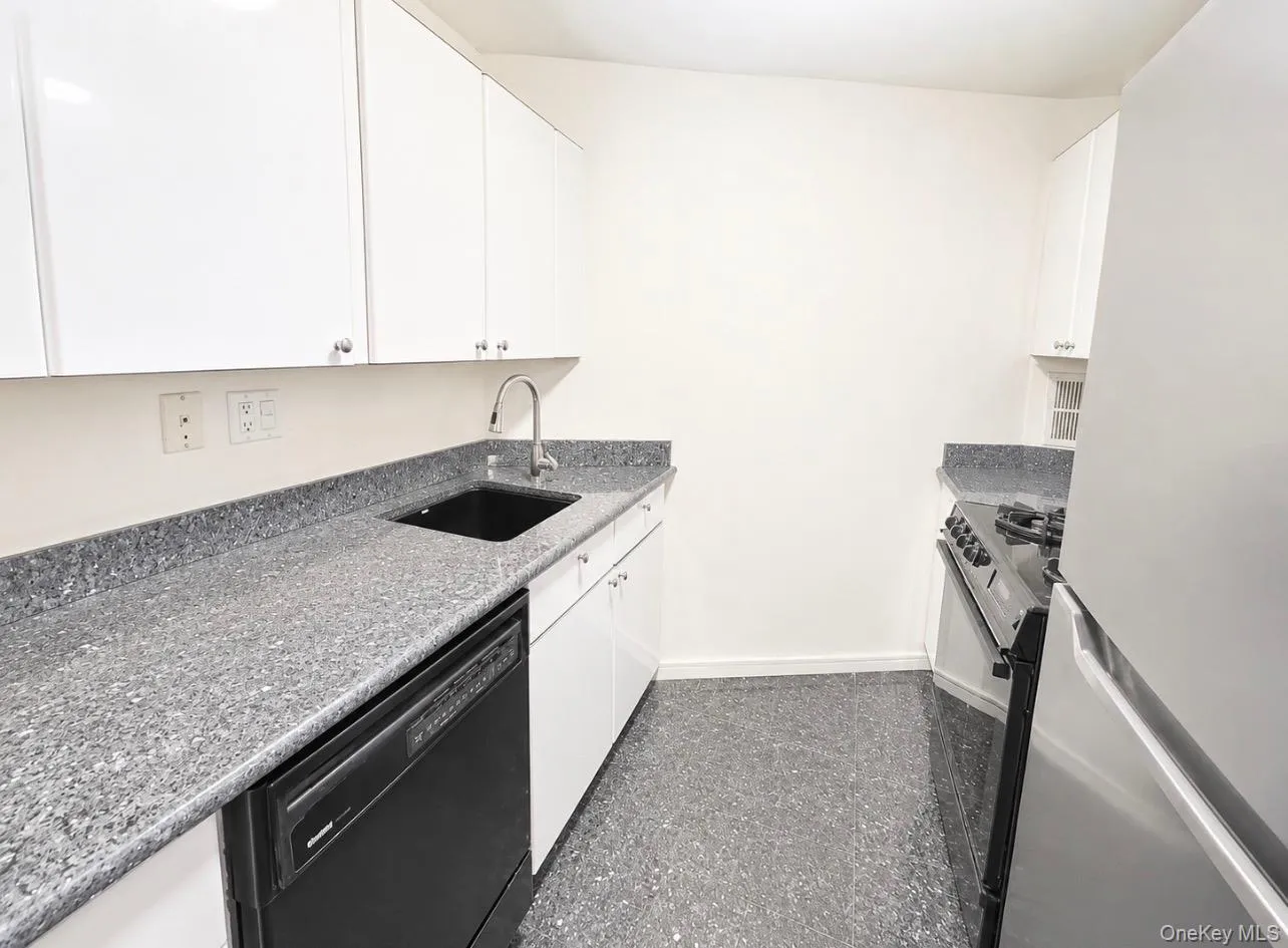 1 Bay Club Drive, New York, NY, 3 Rooms Rooms,1 BathroomBathrooms,Residential,For Rent,Bay Club,0,1015419 1 Bay Club Drive, New York, NY, 3 Rooms Rooms,1 BathroomBathrooms,Residential,For Rent,Bay Club,0,1015419