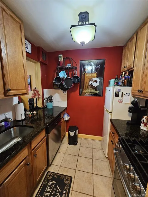 2750 Johnson Avenue, New York, NY, 2 Rooms Rooms,1 BathroomBathrooms,Residential,For Rent,Johnson,0,1015421 2750 Johnson Avenue, New York, NY, 2 Rooms Rooms,1 BathroomBathrooms,Residential,For Rent,Johnson,0,1015421