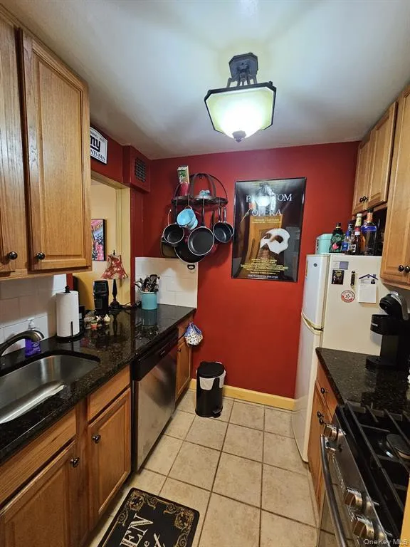 2750 Johnson Avenue, New York, NY, 2 Rooms Rooms,1 BathroomBathrooms,Residential,For Rent,Johnson,0,1015421 2750 Johnson Avenue, New York, NY, 2 Rooms Rooms,1 BathroomBathrooms,Residential,For Rent,Johnson,0,1015421