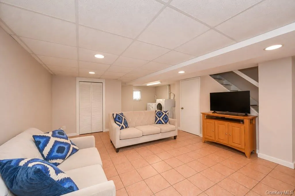 24-08 154th Street, New York, NY, 3 Bedrooms Bedrooms, 9 Rooms Rooms,2 BathroomsBathrooms,Residential,For Rent,154th,0,1015428 24-08 154th Street, New York, NY, 3 Bedrooms Bedrooms, 9 Rooms Rooms,2 BathroomsBathrooms,Residential,For Rent,154th,0,1015428