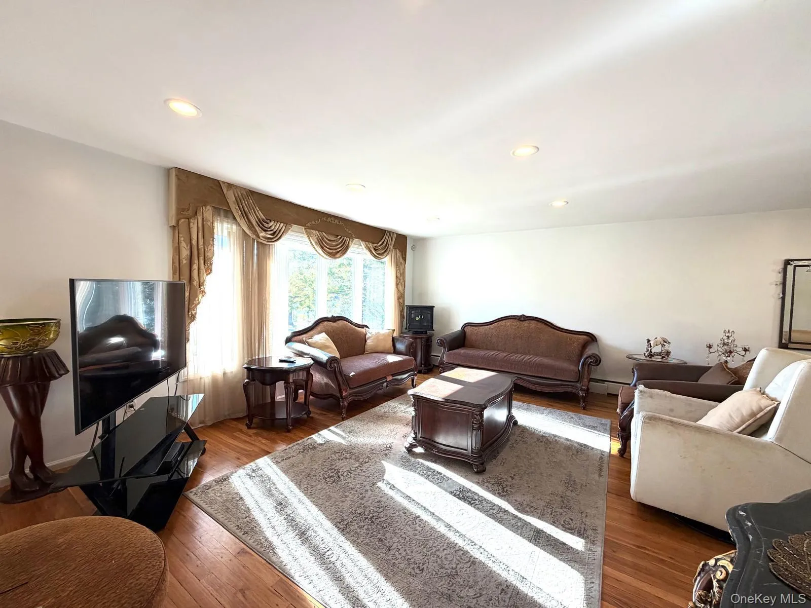 906 Park Court, Hempstead, NY, 4 Bedrooms Bedrooms, 10 Rooms Rooms,3 BathroomsBathrooms,Residential Lease,For Rent,Park,0,1015433 906 Park Court, Hempstead, NY, 4 Bedrooms Bedrooms, 10 Rooms Rooms,3 BathroomsBathrooms,Residential Lease,For Rent,Park,0,1015433