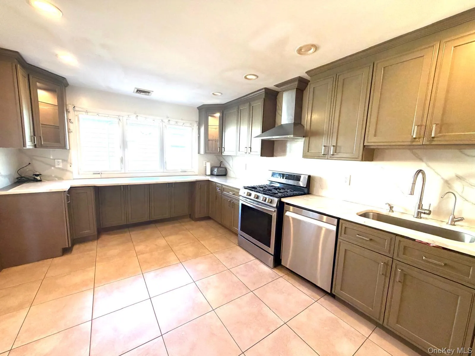 906 Park Court, Hempstead, NY, 4 Bedrooms Bedrooms, 10 Rooms Rooms,3 BathroomsBathrooms,Residential Lease,For Rent,Park,0,1015433 906 Park Court, Hempstead, NY, 4 Bedrooms Bedrooms, 10 Rooms Rooms,3 BathroomsBathrooms,Residential Lease,For Rent,Park,0,1015433