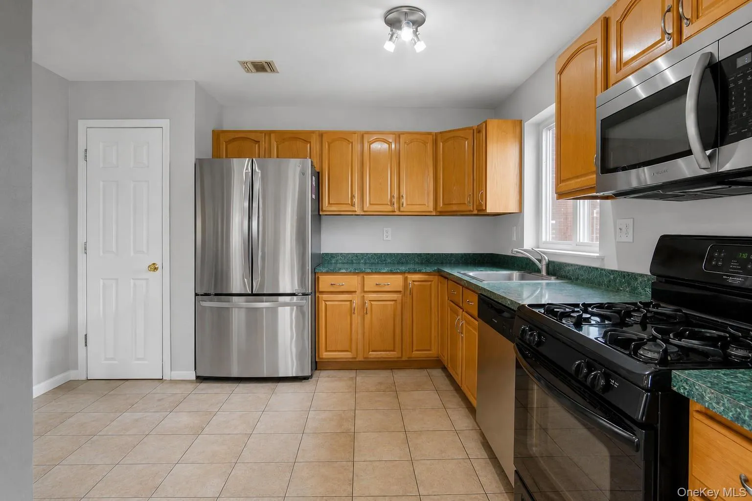 15 North Street, Stony Point, NY, 4 Bedrooms Bedrooms, 10 Rooms Rooms,2 BathroomsBathrooms,Residential,For Rent,North,0,1015436 15 North Street, Stony Point, NY, 4 Bedrooms Bedrooms, 10 Rooms Rooms,2 BathroomsBathrooms,Residential,For Rent,North,0,1015436