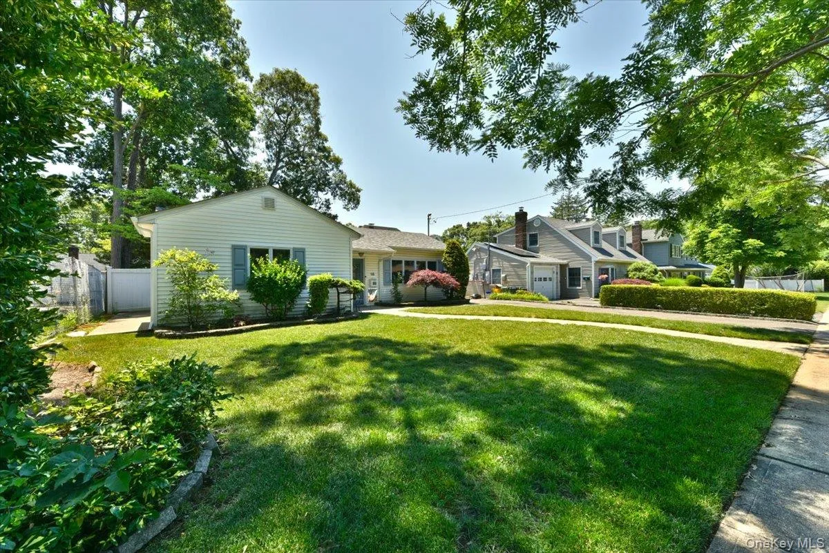 18 Boston Avenue, Oyster Bay, NY, 2 Bedrooms Bedrooms, 6 Rooms Rooms,1 BathroomBathrooms,Residential,For Rent,Boston,0,1015439 18 Boston Avenue, Oyster Bay, NY, 2 Bedrooms Bedrooms, 6 Rooms Rooms,1 BathroomBathrooms,Residential,For Rent,Boston,0,1015439