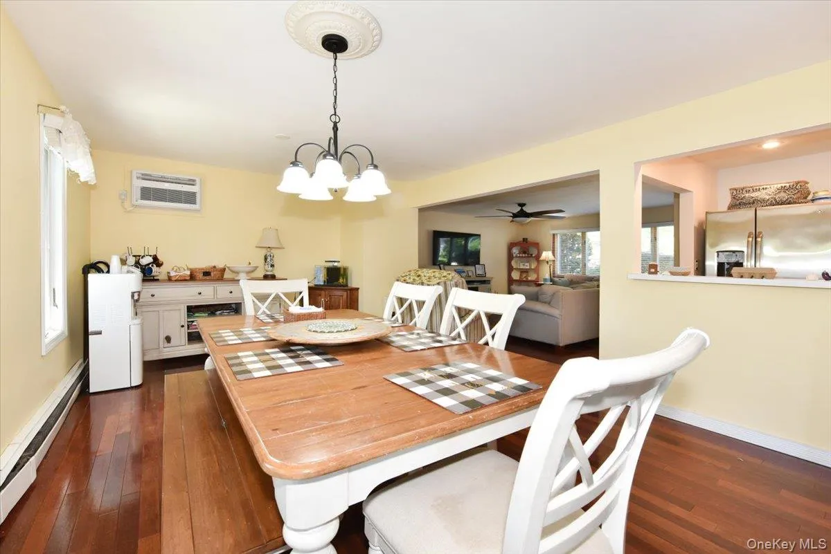 18 Boston Avenue, Oyster Bay, NY, 2 Bedrooms Bedrooms, 6 Rooms Rooms,1 BathroomBathrooms,Residential,For Rent,Boston,0,1015439 18 Boston Avenue, Oyster Bay, NY, 2 Bedrooms Bedrooms, 6 Rooms Rooms,1 BathroomBathrooms,Residential,For Rent,Boston,0,1015439