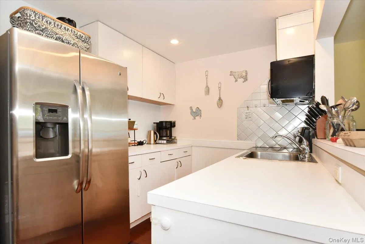 18 Boston Avenue, Oyster Bay, NY, 2 Bedrooms Bedrooms, 6 Rooms Rooms,1 BathroomBathrooms,Residential,For Rent,Boston,0,1015439 18 Boston Avenue, Oyster Bay, NY, 2 Bedrooms Bedrooms, 6 Rooms Rooms,1 BathroomBathrooms,Residential,For Rent,Boston,0,1015439