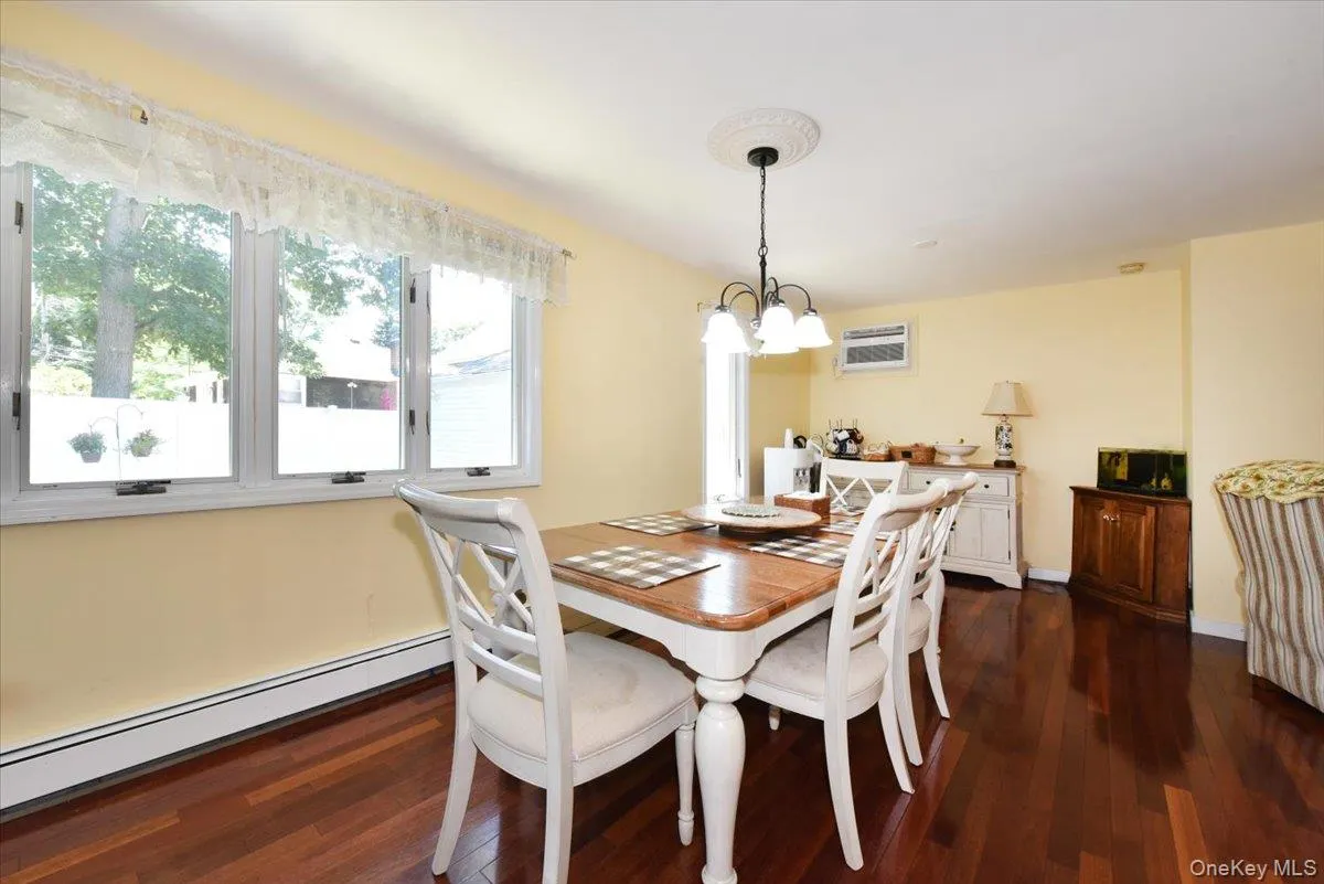 18 Boston Avenue, Oyster Bay, NY, 2 Bedrooms Bedrooms, 6 Rooms Rooms,1 BathroomBathrooms,Residential,For Rent,Boston,0,1015439 18 Boston Avenue, Oyster Bay, NY, 2 Bedrooms Bedrooms, 6 Rooms Rooms,1 BathroomBathrooms,Residential,For Rent,Boston,0,1015439