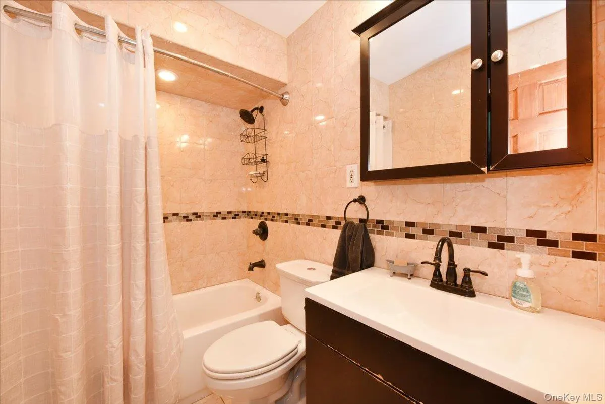 18 Boston Avenue, Oyster Bay, NY, 2 Bedrooms Bedrooms, 6 Rooms Rooms,1 BathroomBathrooms,Residential,For Rent,Boston,0,1015439 18 Boston Avenue, Oyster Bay, NY, 2 Bedrooms Bedrooms, 6 Rooms Rooms,1 BathroomBathrooms,Residential,For Rent,Boston,0,1015439