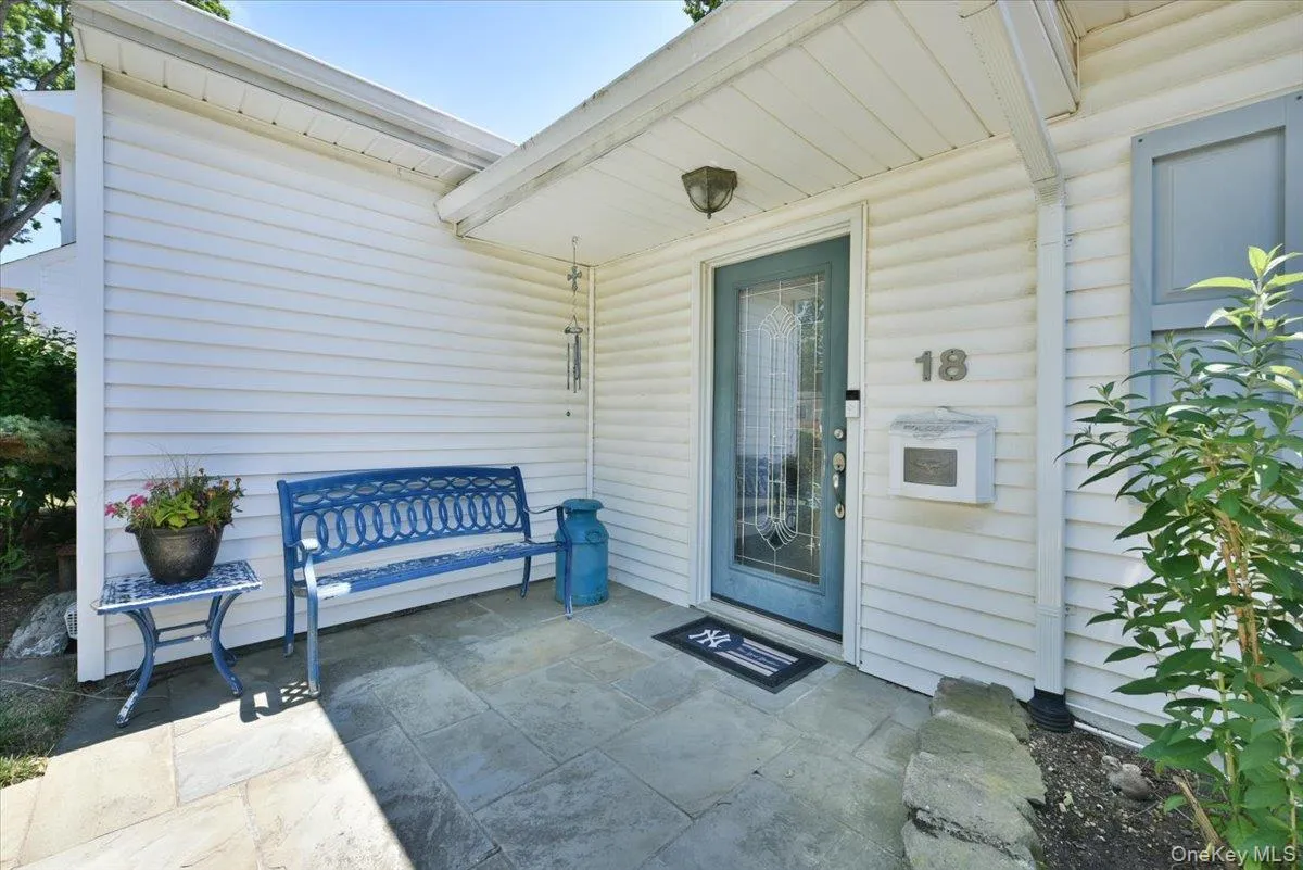 18 Boston Avenue, Oyster Bay, NY, 2 Bedrooms Bedrooms, 6 Rooms Rooms,1 BathroomBathrooms,Residential,For Rent,Boston,0,1015439 18 Boston Avenue, Oyster Bay, NY, 2 Bedrooms Bedrooms, 6 Rooms Rooms,1 BathroomBathrooms,Residential,For Rent,Boston,0,1015439
