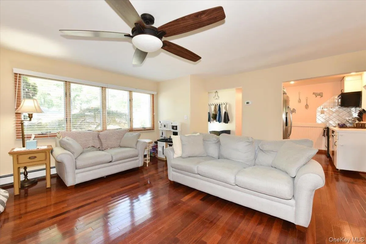 18 Boston Avenue, Oyster Bay, NY, 2 Bedrooms Bedrooms, 6 Rooms Rooms,1 BathroomBathrooms,Residential,For Rent,Boston,0,1015439 18 Boston Avenue, Oyster Bay, NY, 2 Bedrooms Bedrooms, 6 Rooms Rooms,1 BathroomBathrooms,Residential,For Rent,Boston,0,1015439