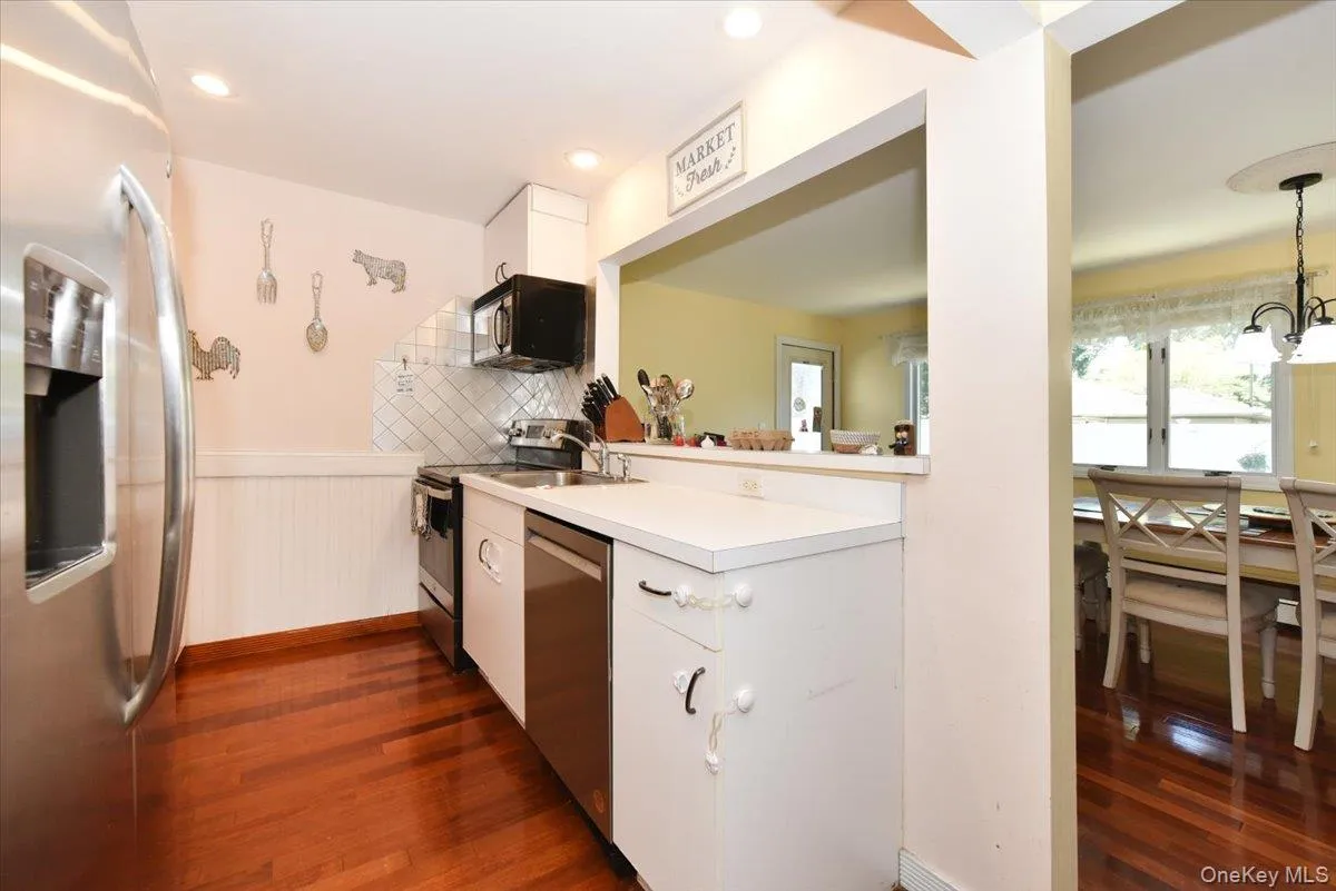 18 Boston Avenue, Oyster Bay, NY, 2 Bedrooms Bedrooms, 6 Rooms Rooms,1 BathroomBathrooms,Residential,For Rent,Boston,0,1015439 18 Boston Avenue, Oyster Bay, NY, 2 Bedrooms Bedrooms, 6 Rooms Rooms,1 BathroomBathrooms,Residential,For Rent,Boston,0,1015439