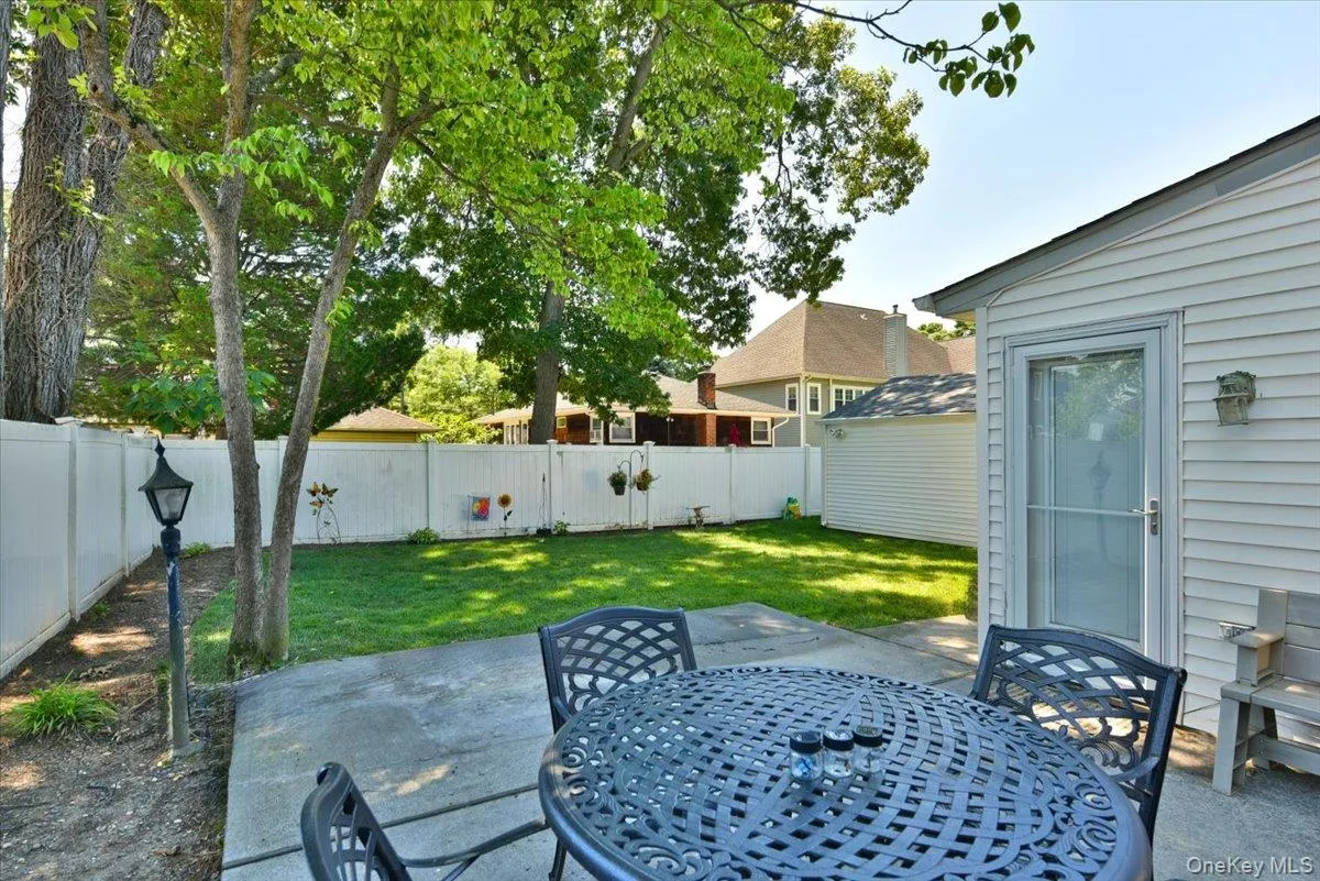 18 Boston Avenue, Oyster Bay, NY, 2 Bedrooms Bedrooms, 6 Rooms Rooms,1 BathroomBathrooms,Residential,For Rent,Boston,0,1015439 18 Boston Avenue, Oyster Bay, NY, 2 Bedrooms Bedrooms, 6 Rooms Rooms,1 BathroomBathrooms,Residential,For Rent,Boston,0,1015439